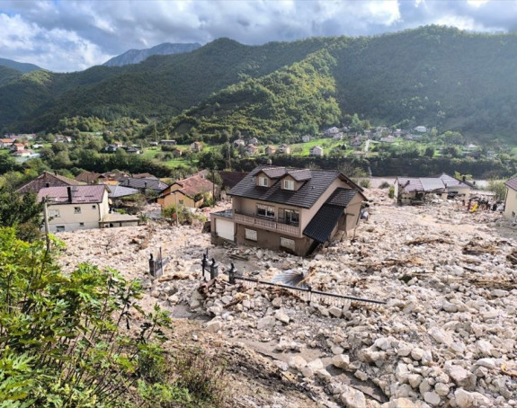 Zvanično: U poplavama poginulo 13 lica, 10 nestalih