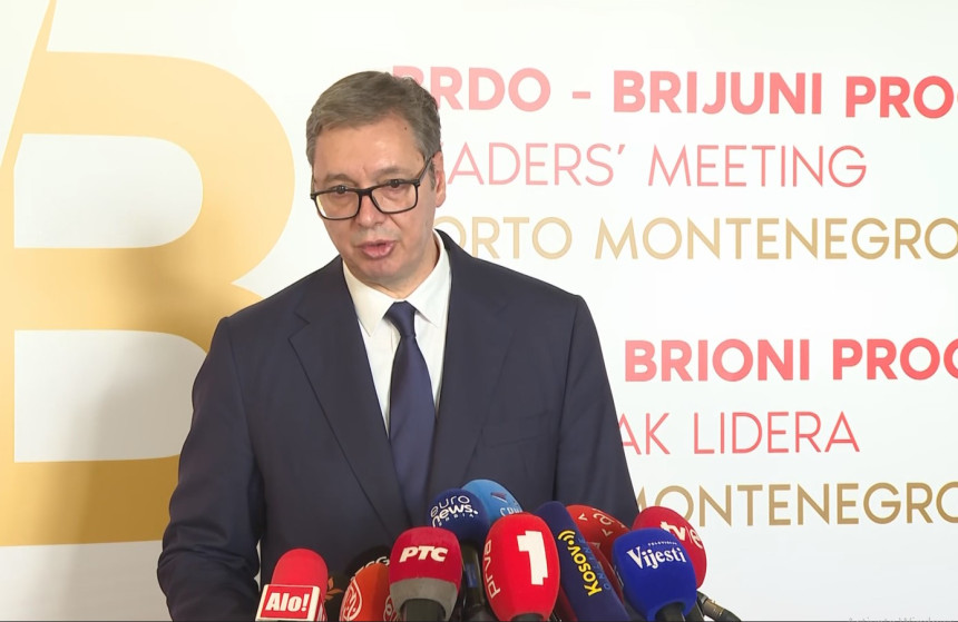 Vučić u Tivtu: Važno da u regionu razgovaramo