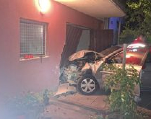 Бањалука: Мушкарац умро за воланом, па слетио са коловоза