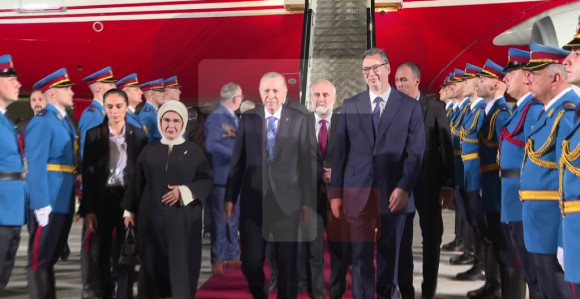 Erdogan doputovao u Beograd, dočekao ga Vučić
