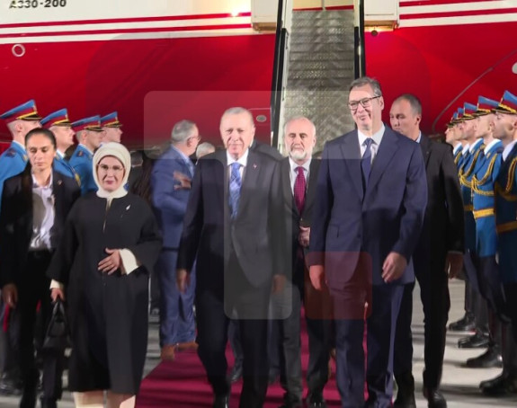 Erdogan doputovao u Beograd, dočekao ga Vučić
