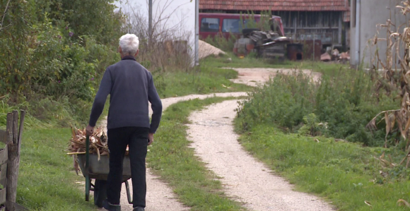 Srpski povratnici kod Sanskog Mosta sve teže opstaju