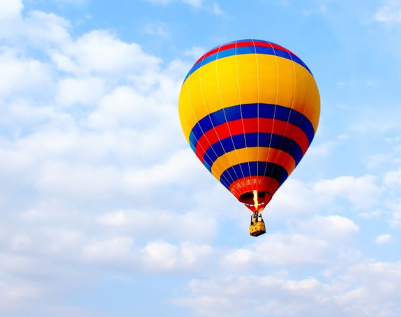 Balon na topao vazduh udario u toranj u Novom Meksiku i srušio ga