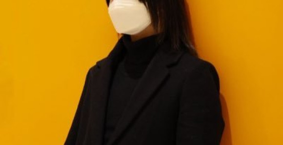 Japanska studentkinja od gumenih trakica kreira odeću!