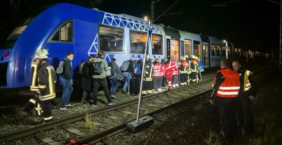 Njemačka: Voz sa više od 100 putnika iskliznuo iz šina