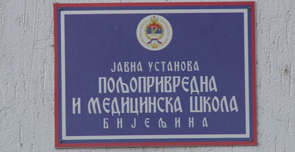 Poznat identitet roditelja koji je šamarao profesoricu