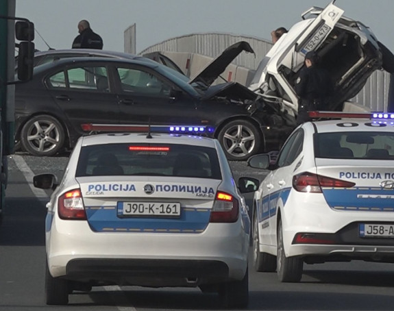 Pet povrijeđenih u sudaru više vozila kod Brčkog