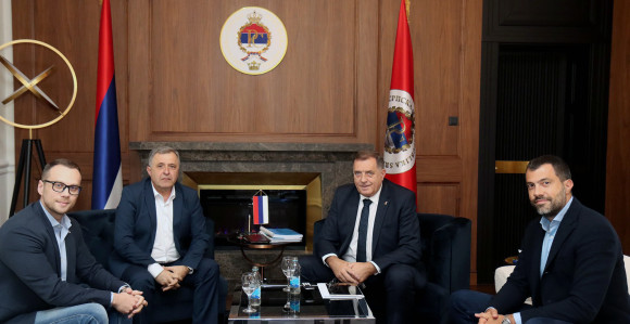 Otac i sin razgovarali sa Lazićem i Savićem o razvoju Bijeljine?!