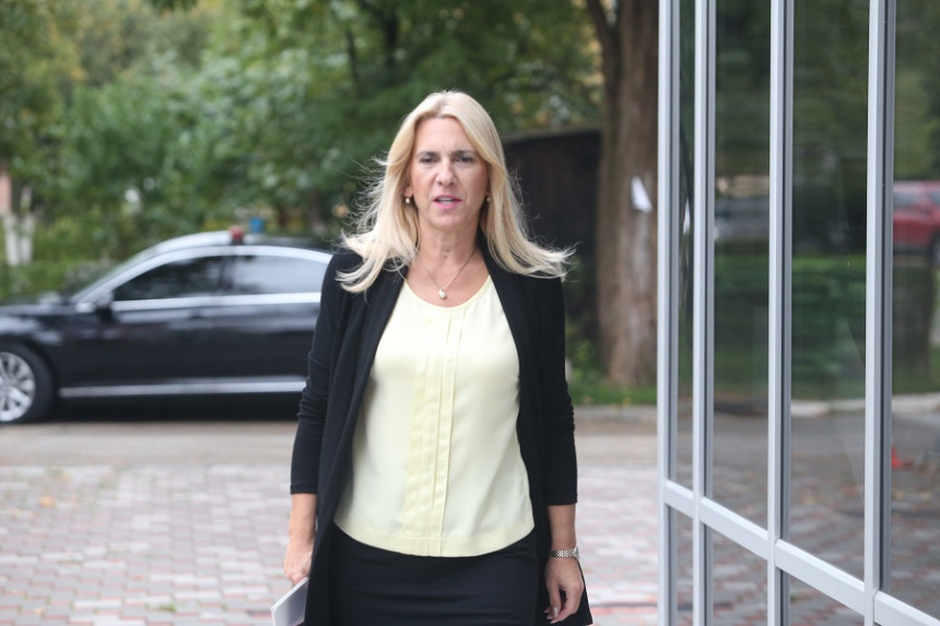 Жељка не повлачи вето, врућ кромпир Радмановићу?!