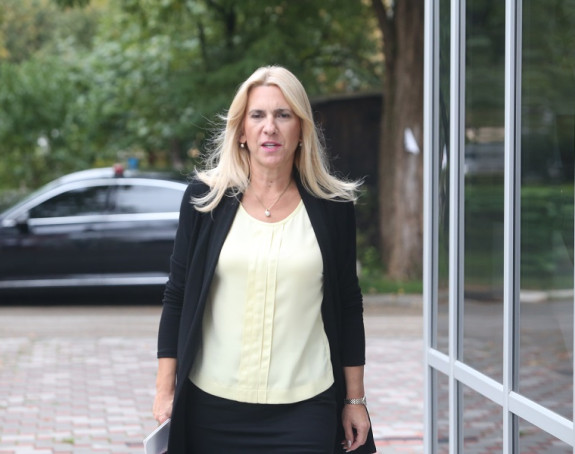 Željka ne povlači veto, vruć krompir Radmanoviću?!