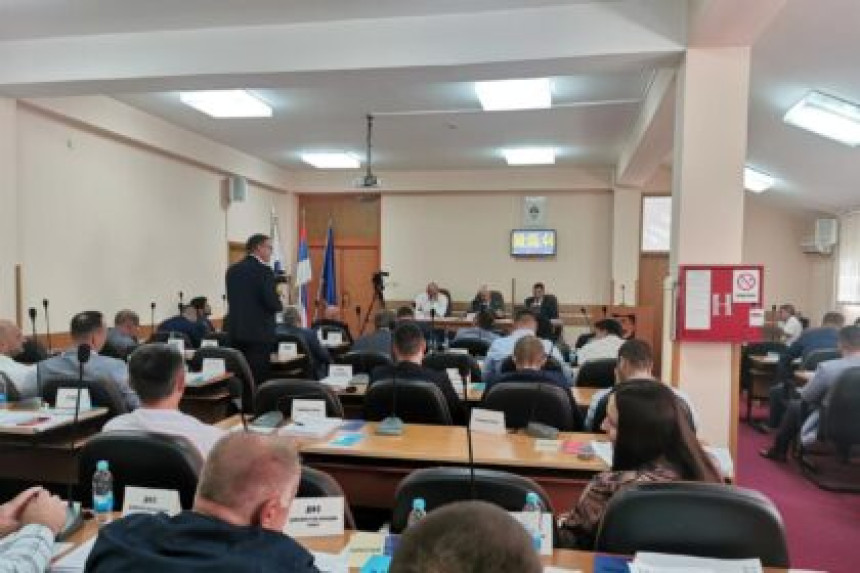 U skupštinske klupe ušli Rus, Poljak, Ukrajinac...