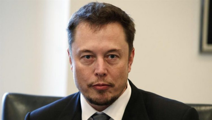 Da li Elon Mask na ovaj način kupuje Trampove glasače?!