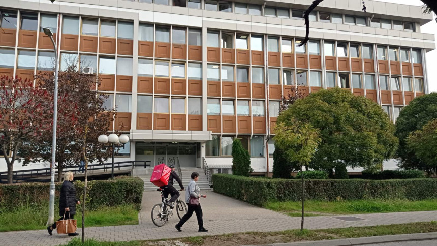 Izuzeta obimna dokumentacija u vezi sa respiratorima