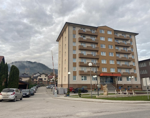 Tragedija na Palama: Djevojka nastradala skokom sa 6. sprata