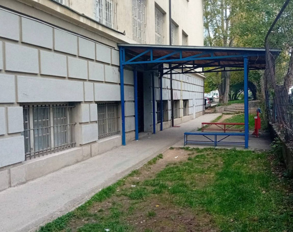 Zatražen pritvor za maloljetnika koji je pucao ispred škole