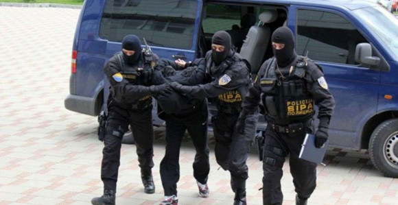 Кријумчарењем стотине миграната зарадили 100.000 €