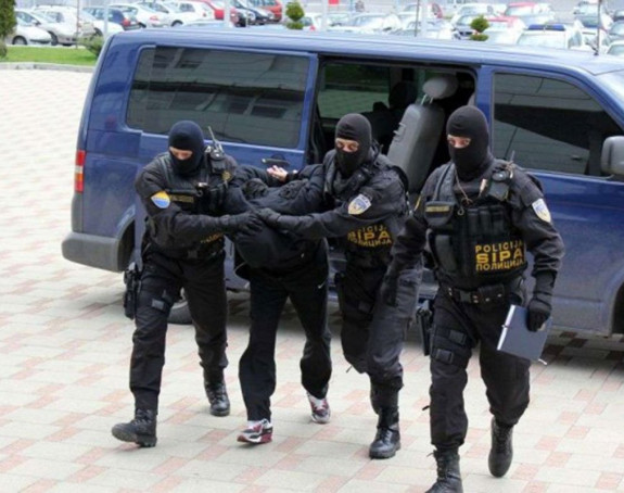 Krijumčarenjem stotine migranata zaradili 100.000 €