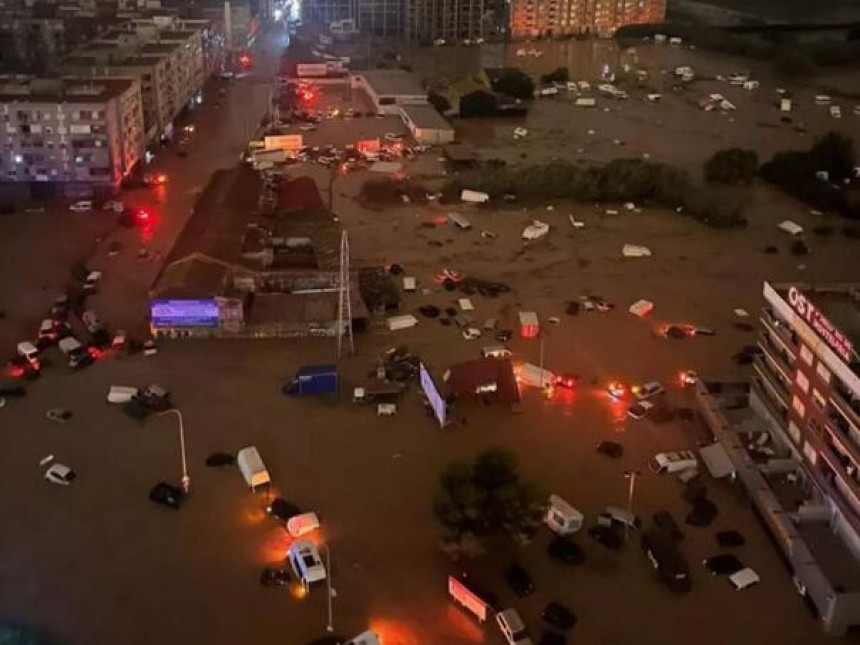 Stravične poplave pogodile Španiju - više poginulih