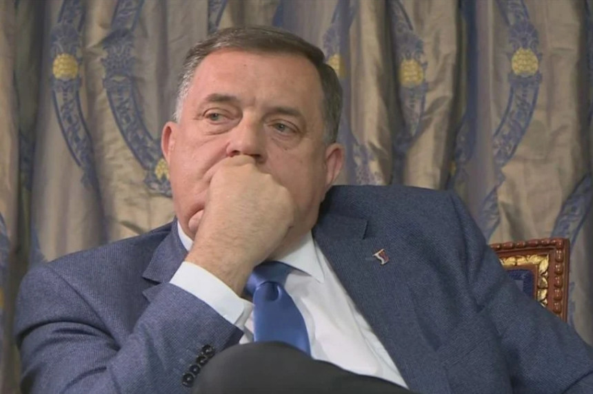 Kakve li su ga muke natjerale da u "gluvo" doba pred ponoć zakazuje vanredne sjednice?!