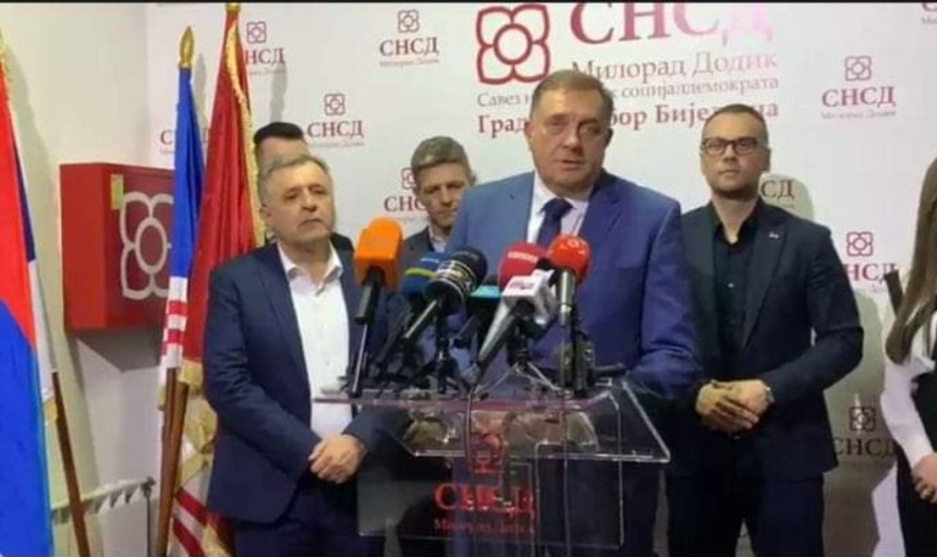 Петровићева порука Додику: "Од кретена до Дјеве Марије"