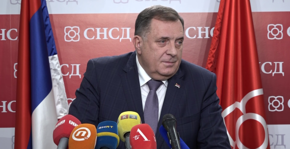 Dodik najavio okupljanje većine i blokadu Petrovića