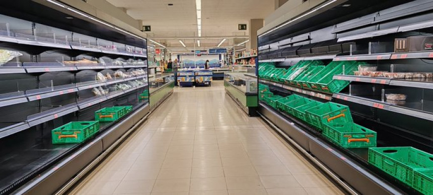 Opustošeni marketi u Valensiji poslije razornih poplava