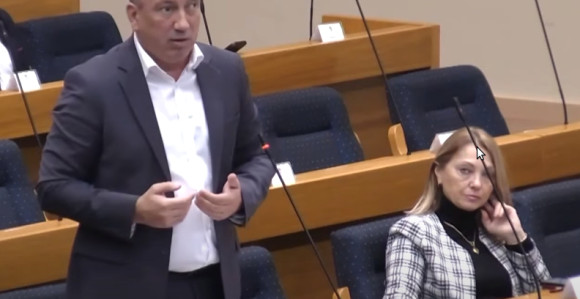 Crnadak: Vaši ugledni članovi su kriminalci, vi se njima ponosite
