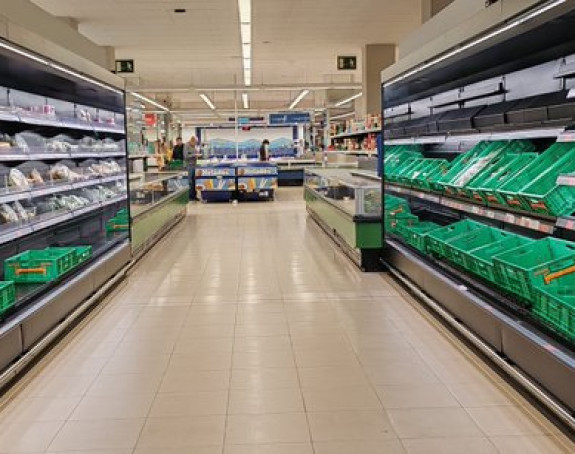 Opustošeni marketi u Valensiji poslije razornih poplava