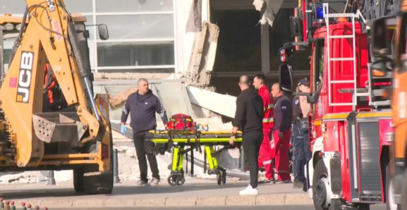 Najmanje jedna osoba stradala u Novom Sadu (VIDEO)
