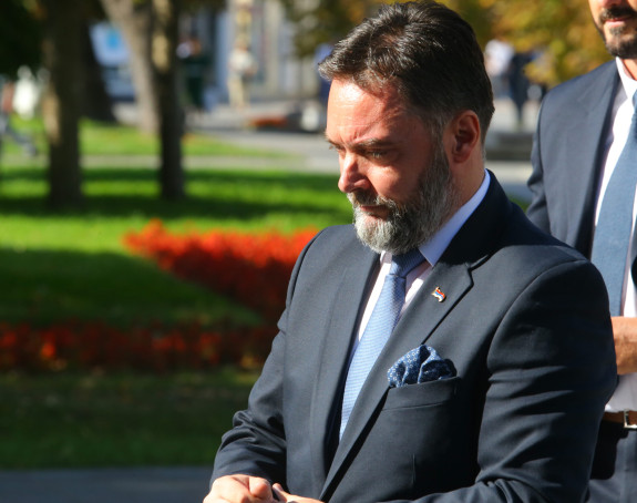 Nakon limuzina, Košarcu stigla još tri automobila