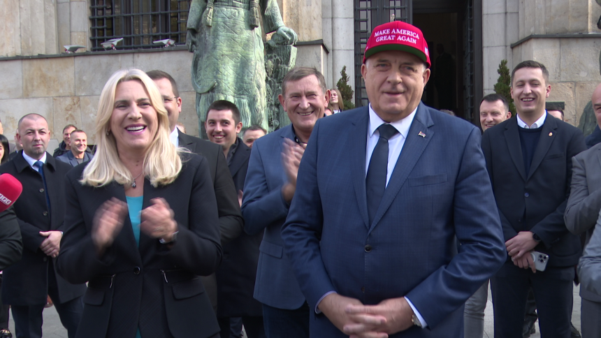 Мијења плочу: Осуо паљбу по Бајдену, слави Трампа