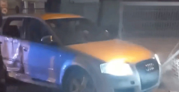 Vozilom udario u ogradu ispred diskonta pića