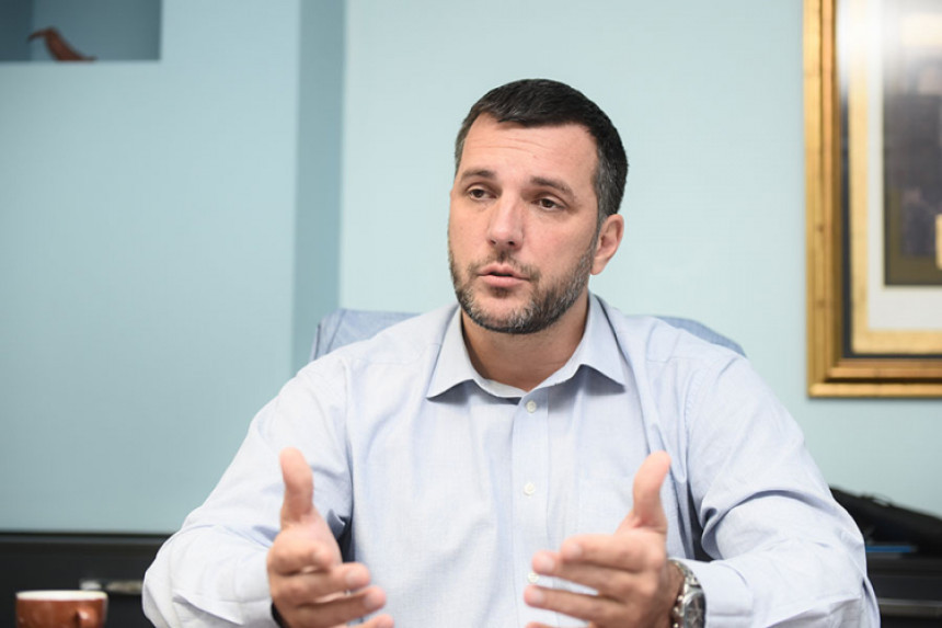 Золак подноси оставку, одлази на другу функцију