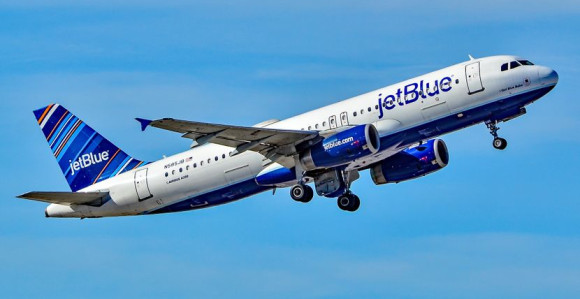 Putnici morali da se evakuišu iz aviona zbog baterije