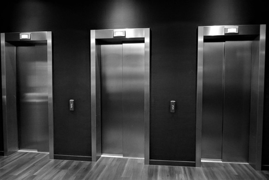Dvije žene i troje djece povrijeđeni kada se srušio lift u Palermu