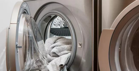 Jezivo: Ubacili dijete u mašinu za sušenje veša