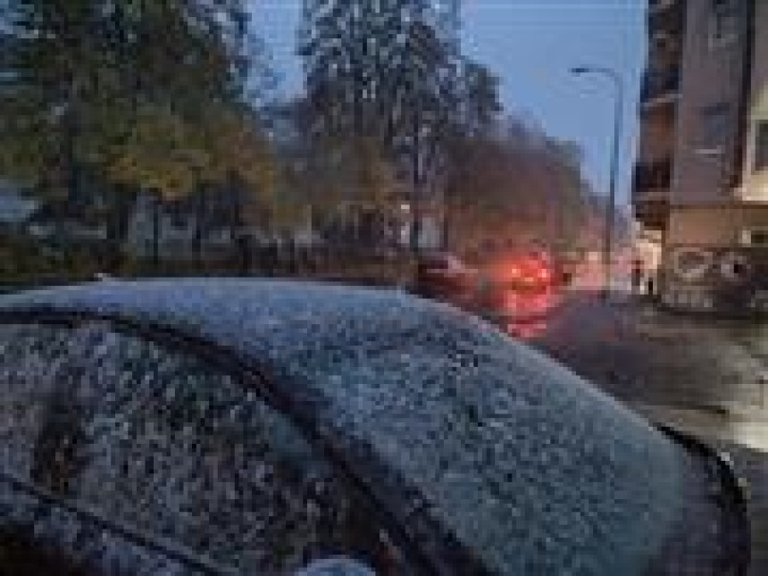 U Banjaluci pao prvi snijeg nakon kiše i vjetra