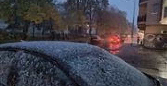 U Banjaluci pao prvi snijeg nakon kiše i vjetra