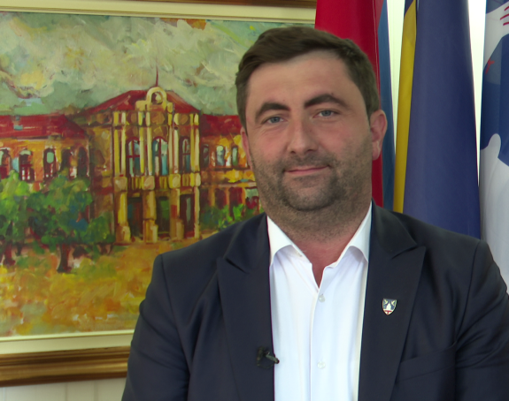 Ево како изгледају први радни дани градоначелника БН