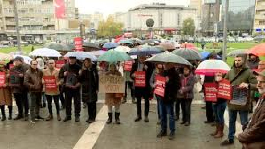 Grupe građana odale poštu stradalima u Novom Sadu