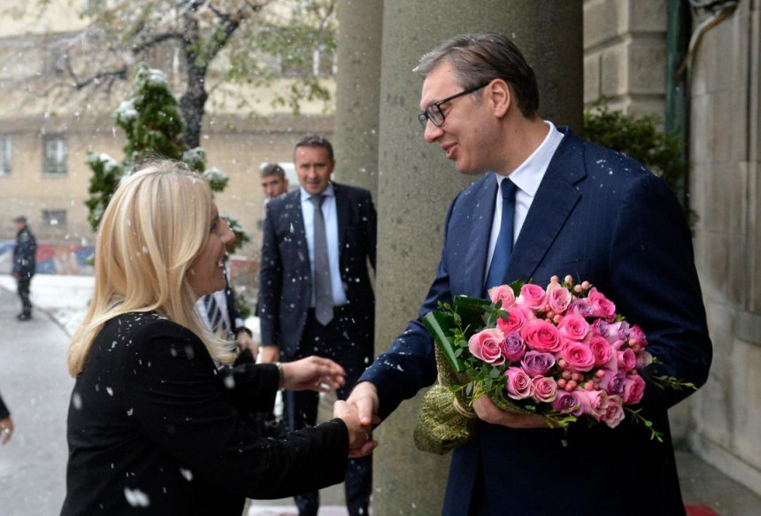 Vučić sa Cvijanović o unapređenju odnosa dvije zemlje