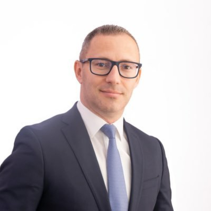 "Čim se dašak vjetra osjeti, odmah svijeću palimo"