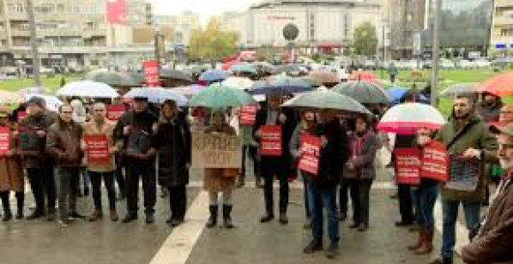 Grupe građana odale poštu stradalima u Novom Sadu