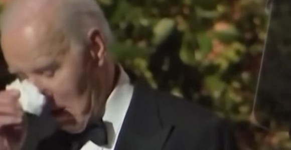 Бајден заплакао током обраћања прве даме САД