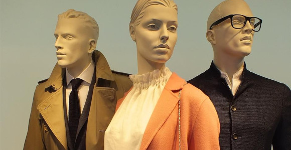 U Kini umesto lutki u buticima koriste manekenke koje hodaju na trakama