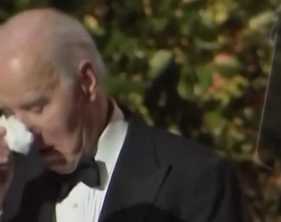 Bajden zaplakao tokom obraćanja prve dame SAD