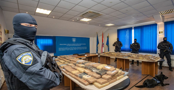 СИПА претресала у Бањалуци, Мостару и Требињу