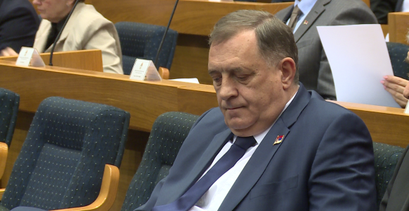 Dodiku smanjen budžet za 100 maraka (VIDEO)