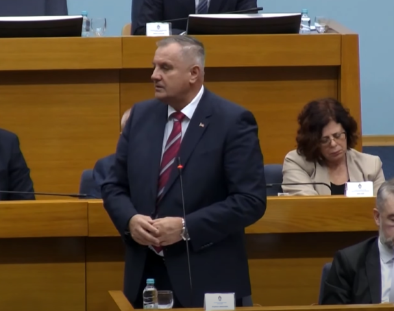 Дрско понашање премијера: "Гдје се Српска задужила?"