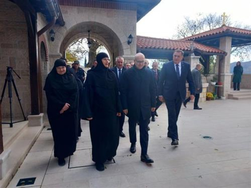 Visoku delegaciju u Mrkonjićima dočekale monahinje